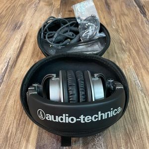 Audio-Technica ATH-M50X Professional Studio Monitor Headphones